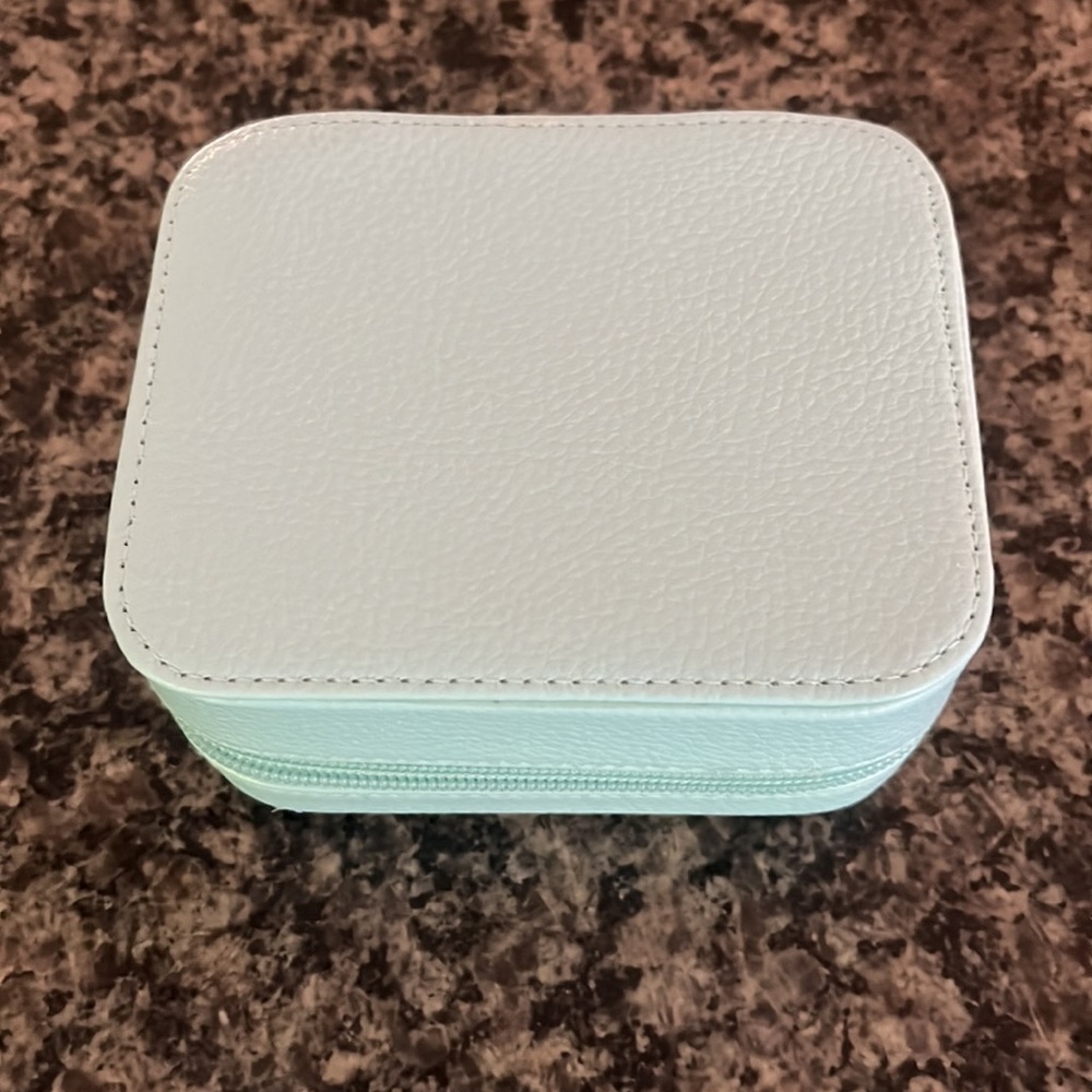 NWOT! Justice “R” Jewelry Box - Picture 3 of 3